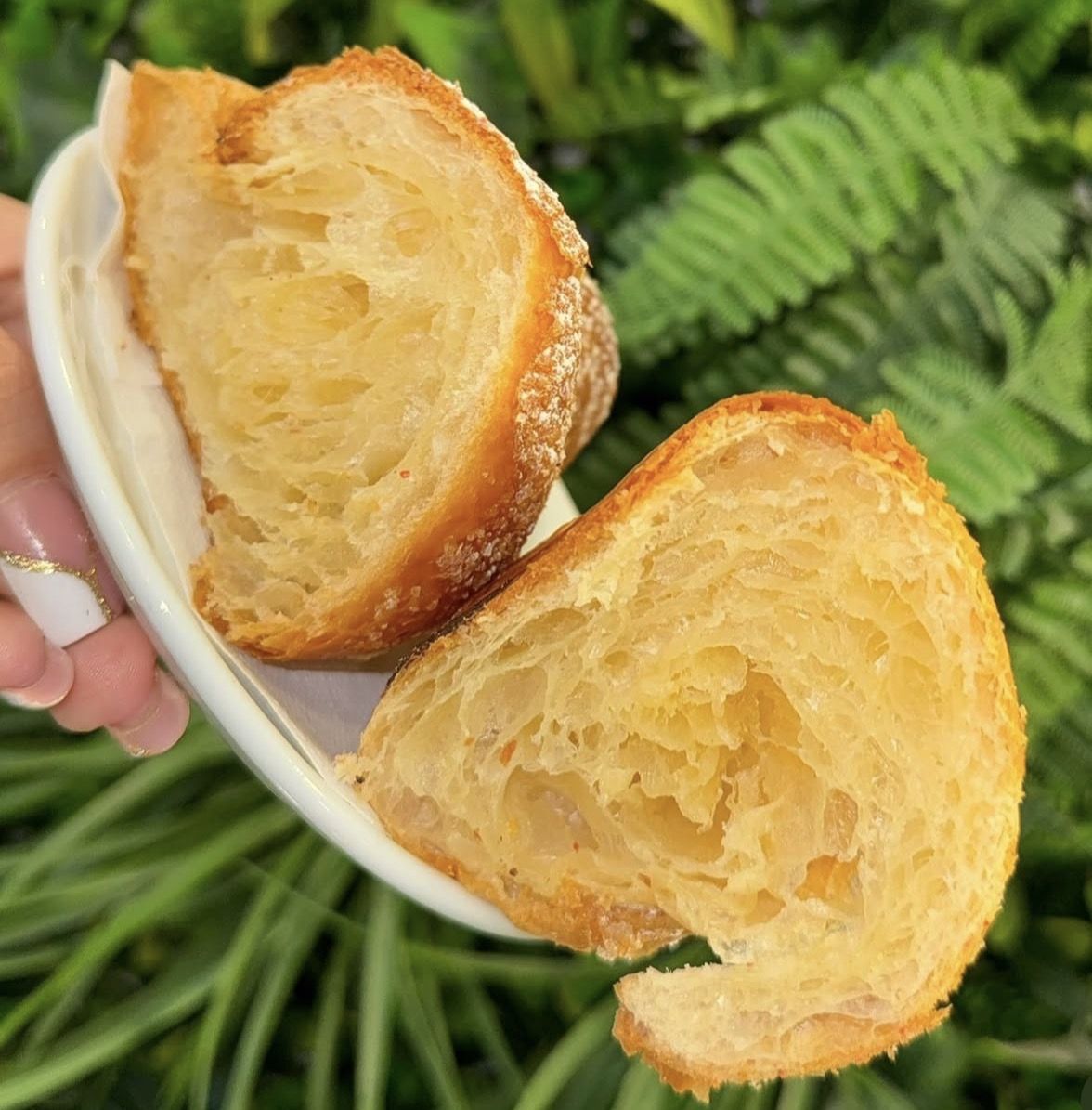 Cornetto aperto, sfoglia dorata