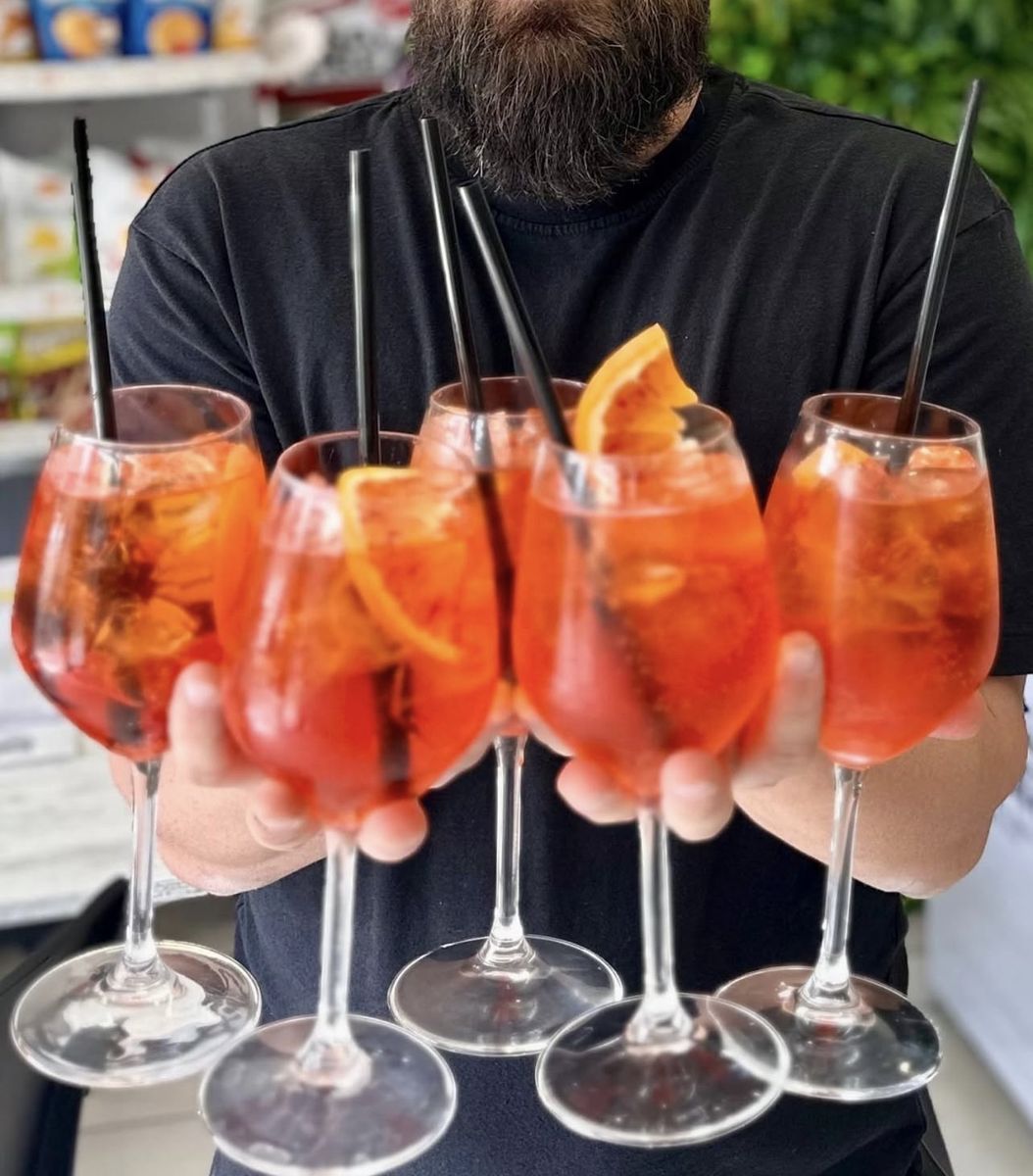 Spritz serviti al bancone di Al Baretto